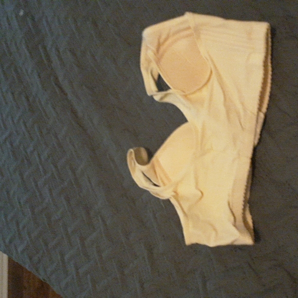 Bras - Picture 2 of 3